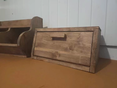 Bruine houten broodbak